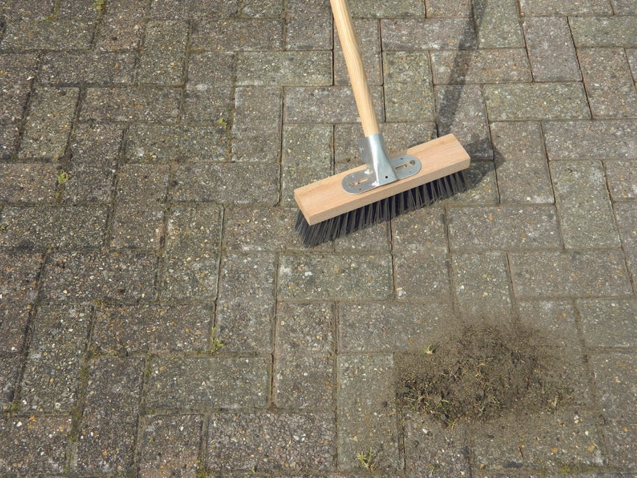 Wire Broom With Wooden Handle 30cm